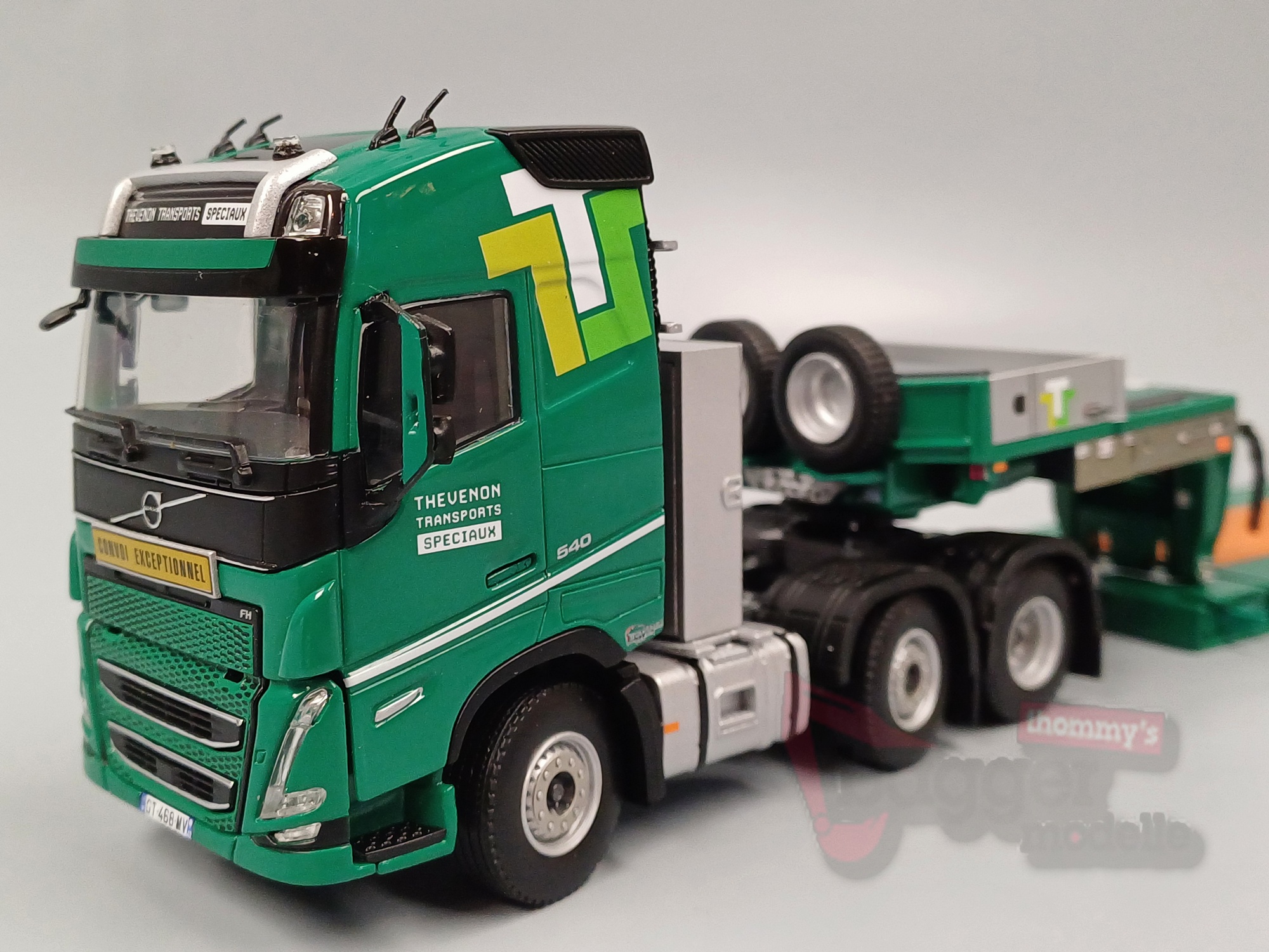 01-4552 - WSI - Volvo FH5 GL Euro PX  4achs Tieflader "Thevenon Transports Speciaux" FR.